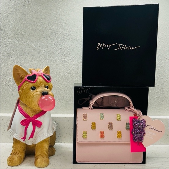 Betsey Johnson Handbags - 🆕🧸Betsey Johnson Gummy Bear Convertible Blush Handbag With Charm NWT